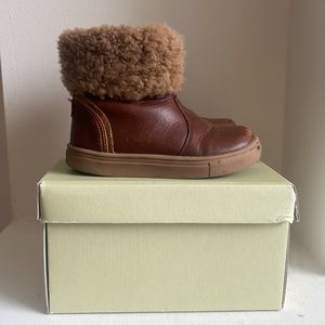Petit Nord. Chubby Shearling Boot in Hazelnut. EU size 24
